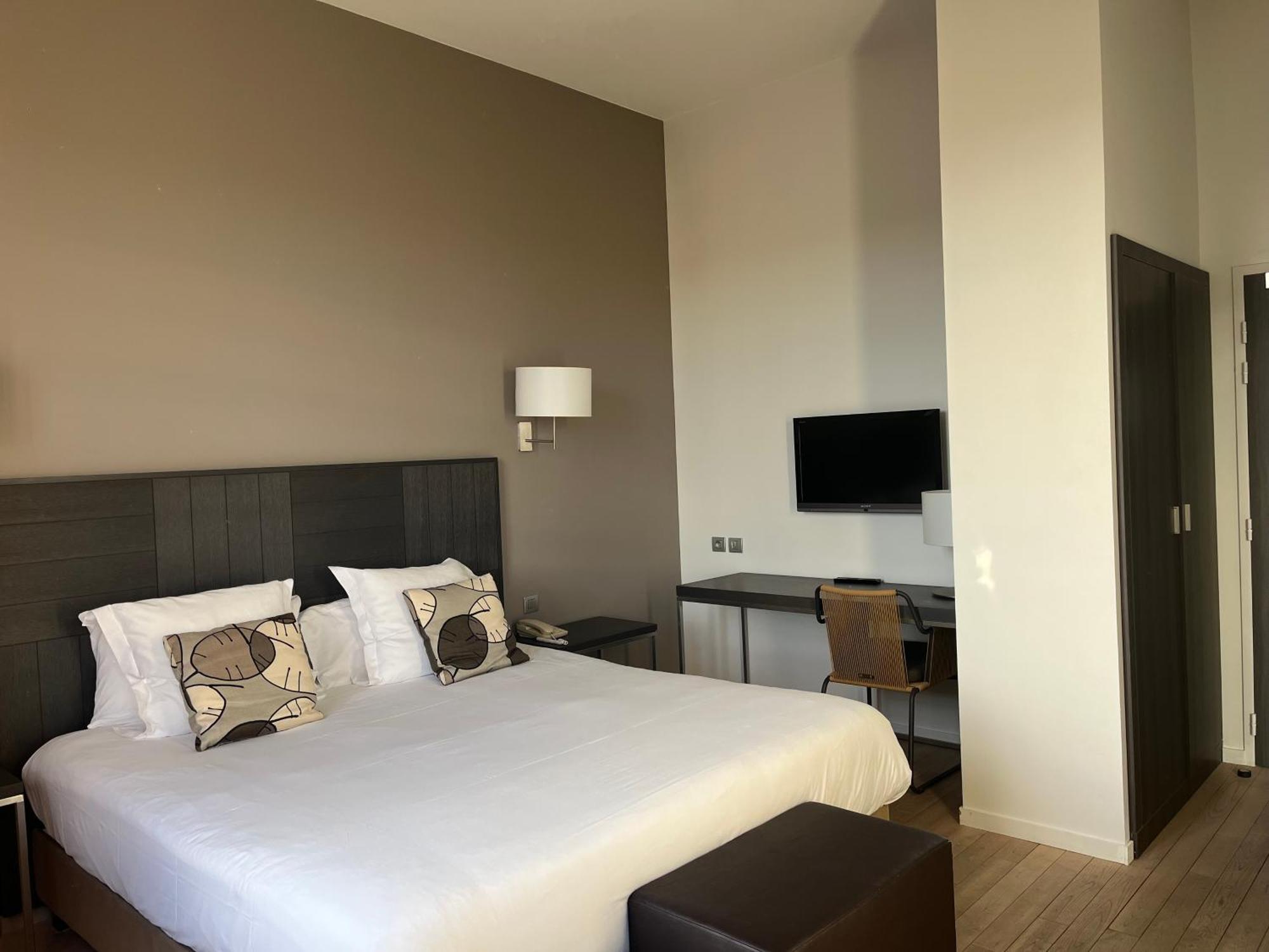 Grand Hotel De Castres Кастр Екстериор снимка